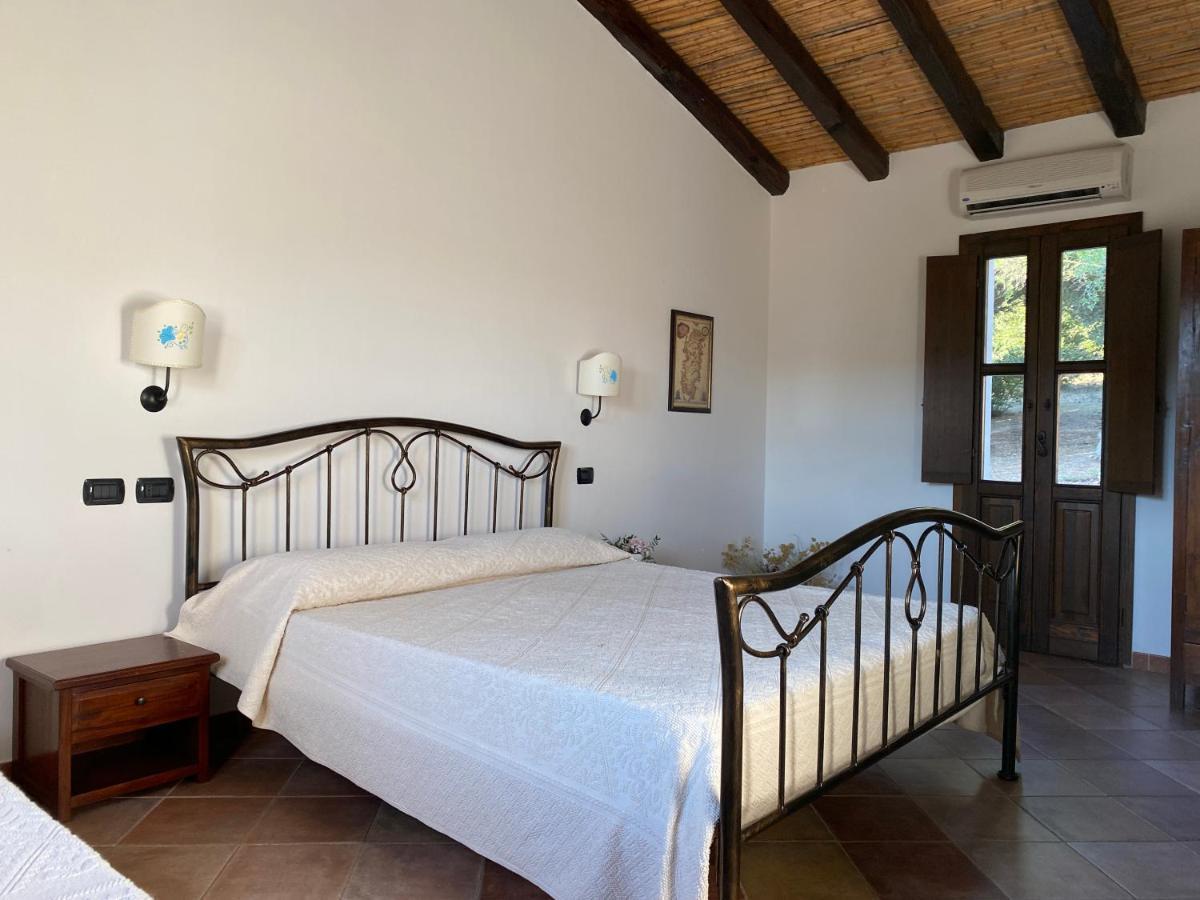 Li Paduleddi Country Guest House Olbia Bagian luar foto